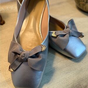 Elegant Gray Bow Flats